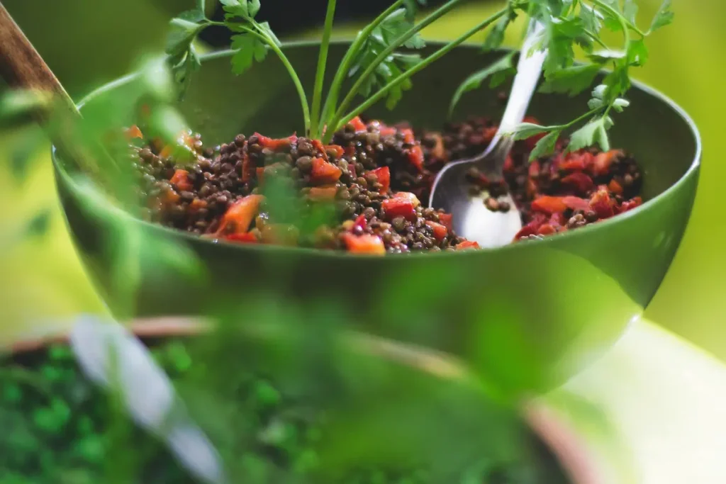 High-fibre lentil salad with tomato and parsley to support recovery and ease bloating